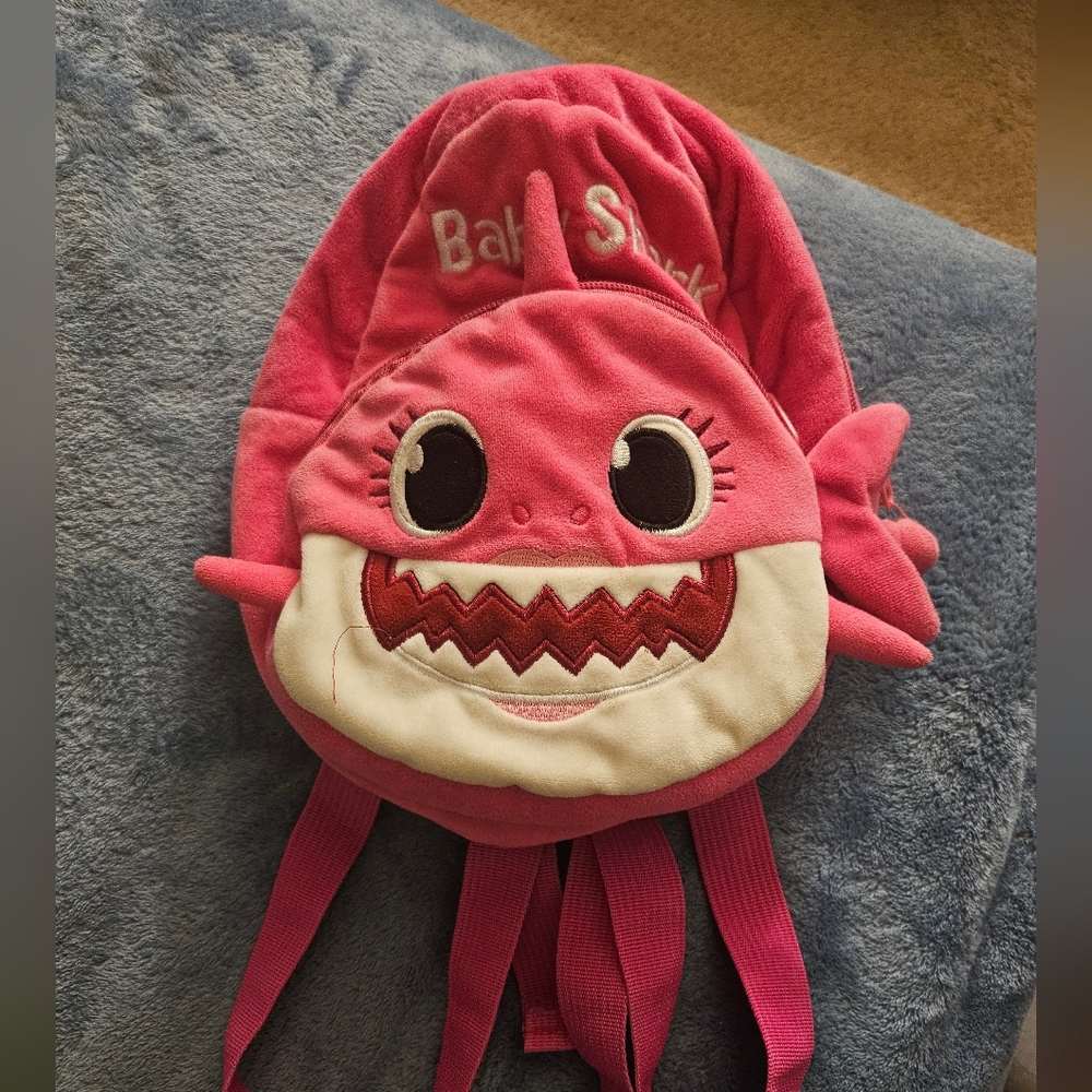 Mamy Shark Backpack